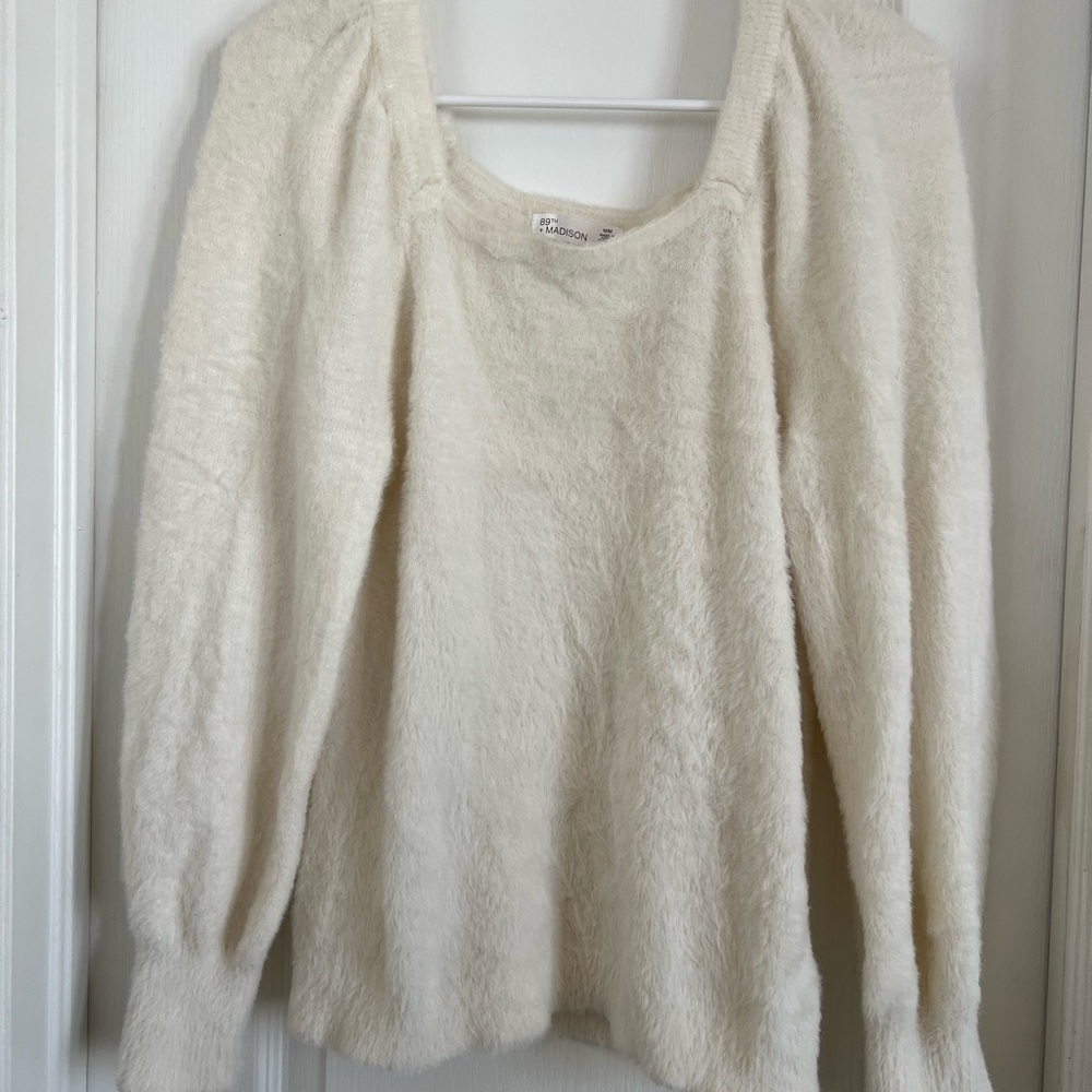 89th & Madison Cream V-Neck Sweater